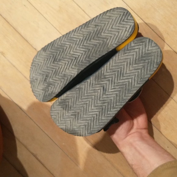 Kids‎ H&M x Pokemon Pikachu Sandals. Blue and yellow. Kids size 11. - Picture 2 of 3